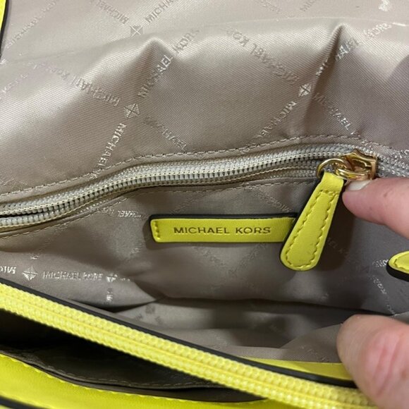 Michael Kors Peyton Vegan leather cross body purse yellow quilted chain strap - Picture 4 of 12